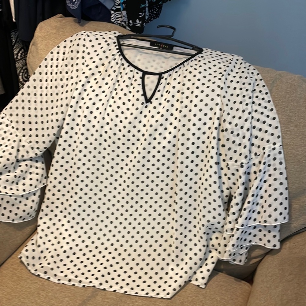 Beautiful women’s blouse, light cream with black dots, Like new!